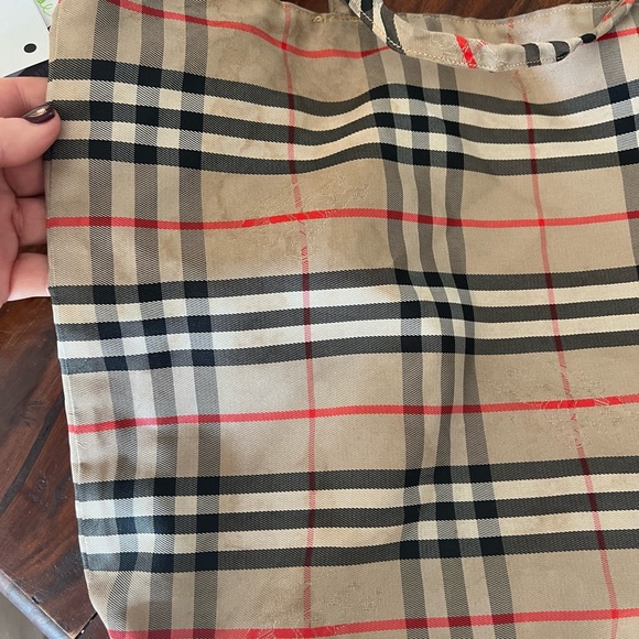 Burberry Plaid unstructured tote. - Picture 5 of 6